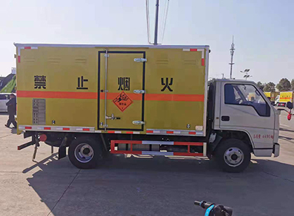 恩平爆破器材运输车技术升级与安全合规新趋势